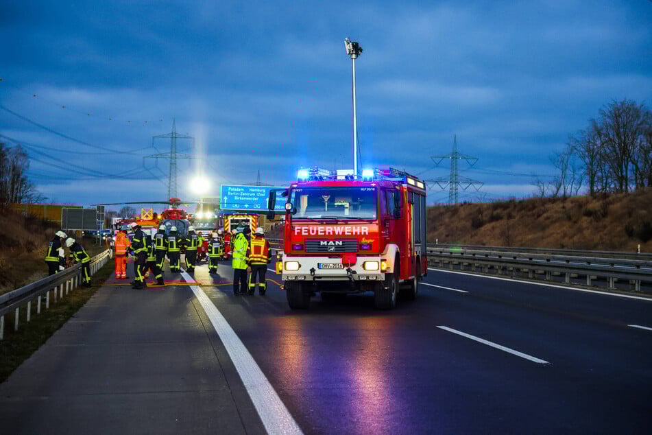 Rettungsarbeiten sorgten dafür, dass die Straße Richtung Prenzlau rund eine Stunde voll gesperrt war.
