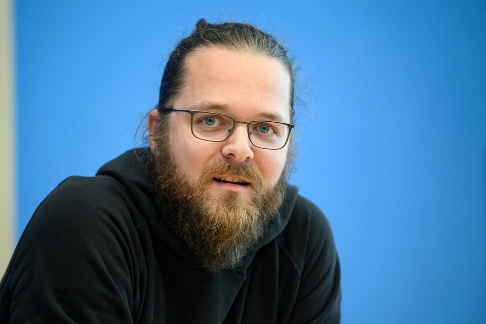 Die Lesung von Autor und Aktivist Arne Semsrott (38) in Magdeburg wurde verlegt.