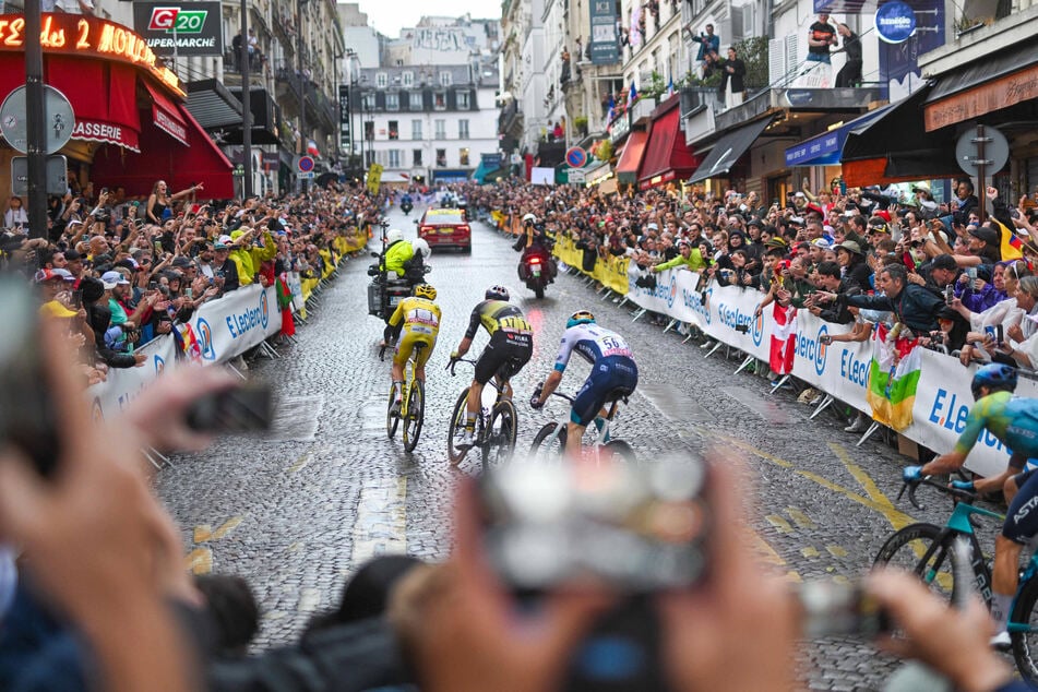 Wahnsinn, wie viele Menschen Tadej Pogacar (27), Wout van Aert (31) &amp; Co. vergangenes Jahr in Paris zujubelten. Gibt's 2029 solche Szenen in Dresden?