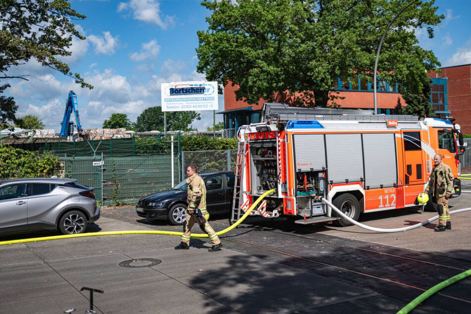 Die Feuerwehr ist mit 48 Einsatzkräften vor Ort gewesen.