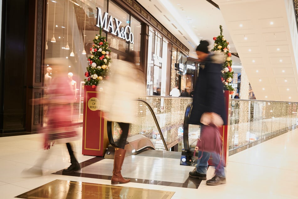 Auch in der Mall of Berlin sind am heutigen Sonntag Weihnachtseinkäufe möglich.