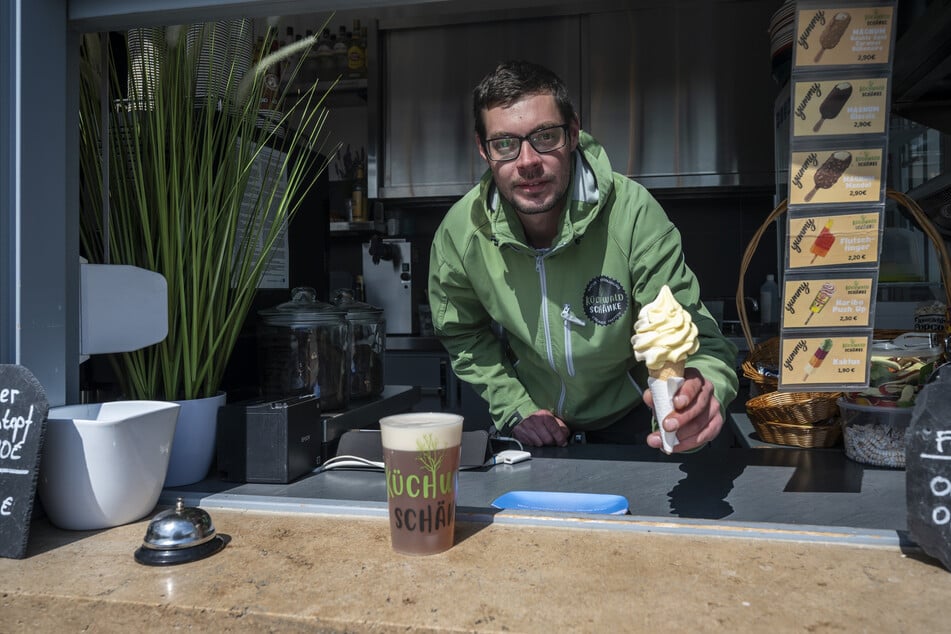 Getränke, Eis und Snacks gibt's bei Max Querner (34) in der Küchwald-Schänke.