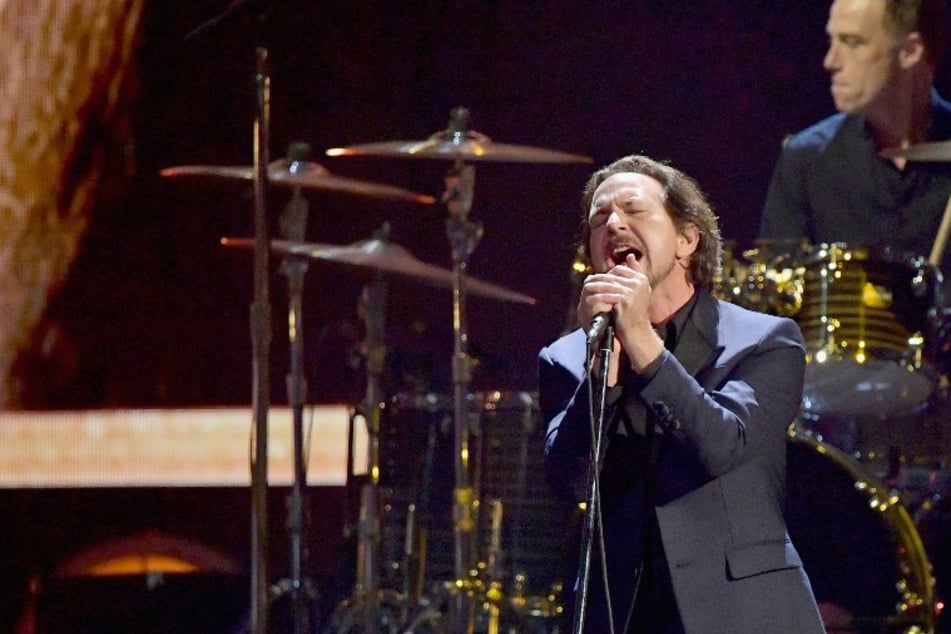 Pearl Jam forced to cancel show after French fires affect Eddie Vedder's voice