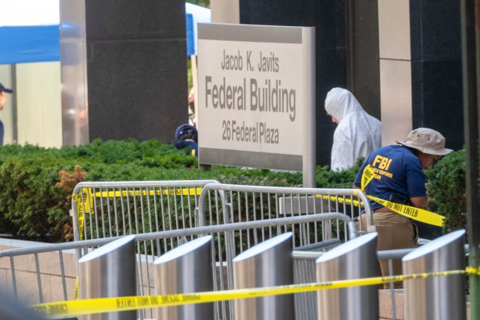 Man arrested for setting fire outside federal building in New York – possible motives revealed