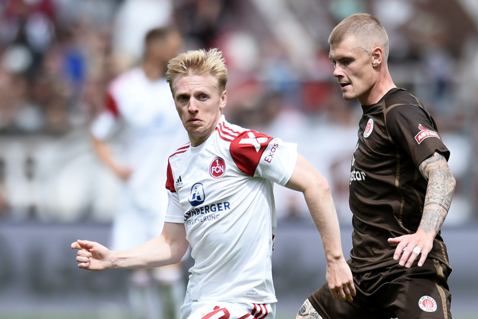 Der FC St. Pauli um Eric Smith (26, r) ist seit zwölf Spielen gegen den 1. FC Nürnberg und Mats Möller-Daehli (28) ohne Niederlage.