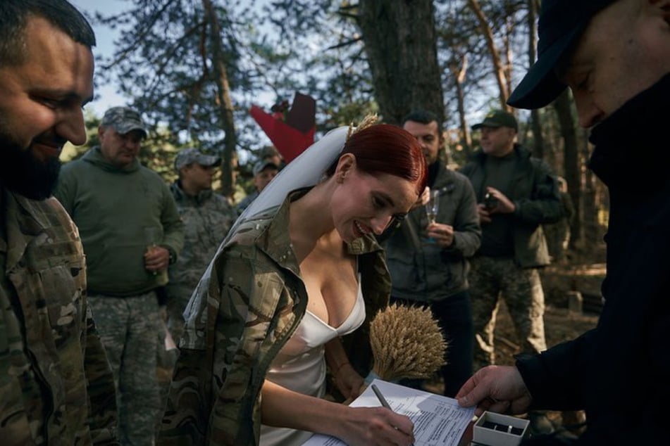 Das Paar wurde von einem General der ukrainischen Armee getraut.