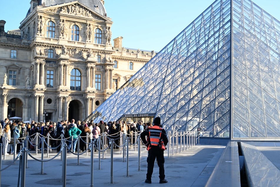 Das Pariser Kunstmuseum Louvre soll schnellstens sicherer werden, so der Plan.