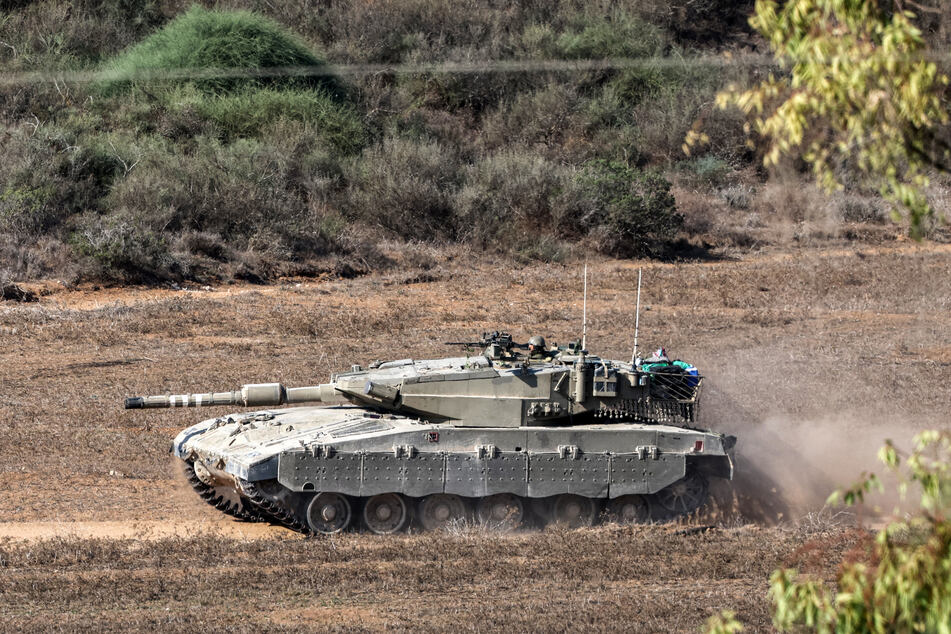 Merkava-Panzer spielen eine große Rolle bei den israelischen Planungen: Dieser Kampfpanzer ist zwar weniger durchschlagfähig als ein deutscher Leopard 2, ...