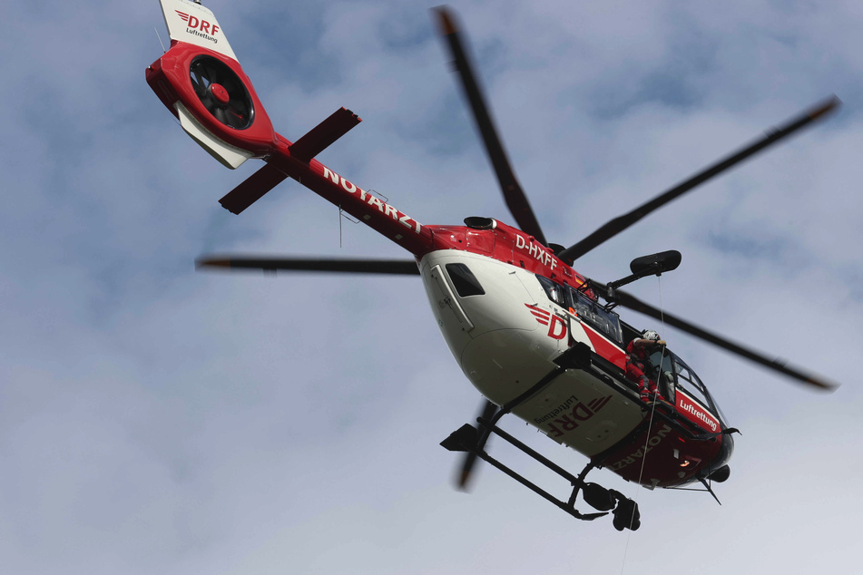 Schwerer Unfall auf Bundesstraße: 86-Jährige übersieht Skoda beim Abbiegen - Drei Verletzte