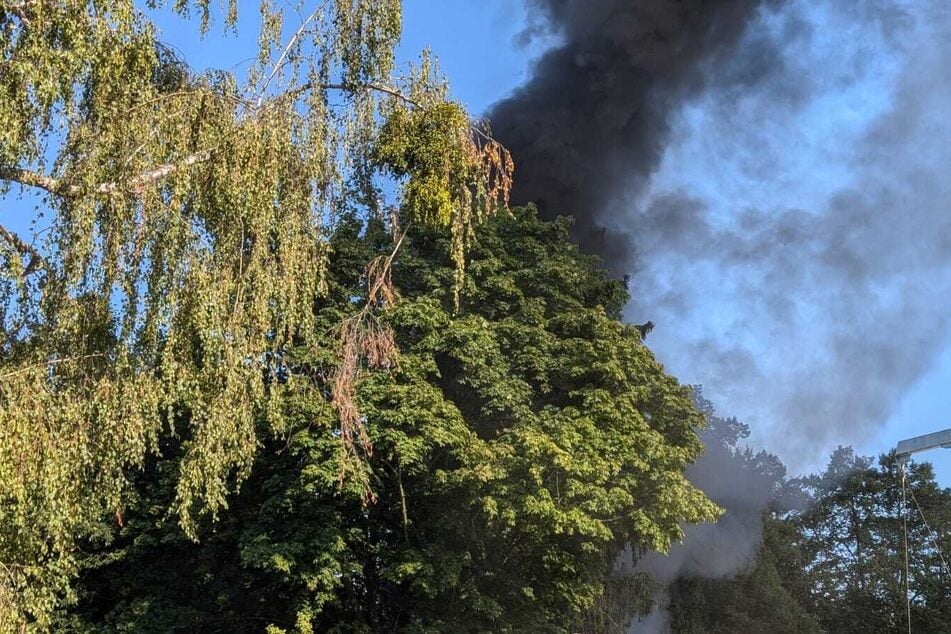 Ein Brand in Niedersedlitz hatte eine starke Rauchentwicklung zur Folge.