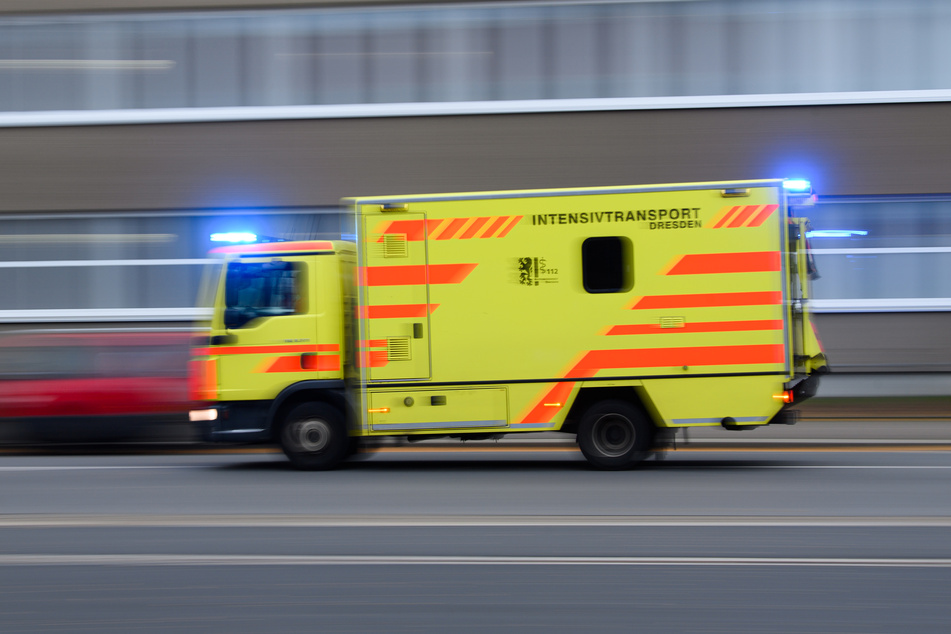 Die vierte Corona-Welle bringt zahlreiche Krankenhäuser in Sachsen an ihre Grenzen. Nun sollen Patienten in andere Bundesländer verlegt werden. (Symbolfoto)