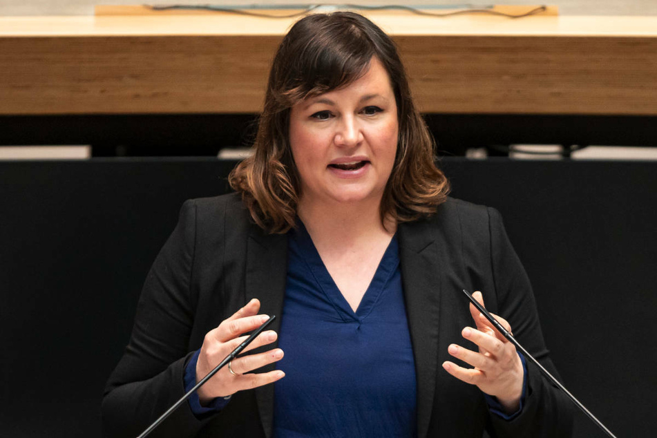 Antje Kapek (44, Grüne) hat sich am Mittwoch dafür ausgesprochen, zum Beginn des neuen Schuljahrs gezielt Eltern und ältere Schüler zu impfen.