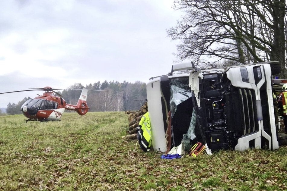Auch die Besatzung des Rettungshubschraubers Christoph 38 aus Dresden eilte zur Unfallstelle.