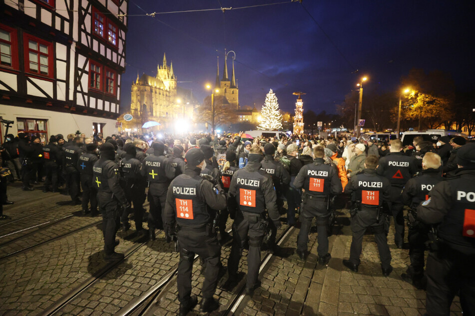 "Wärst du mein Enkel, hätte ich dich totgeschlagen": Mann nach Corona-Demo verurteilt