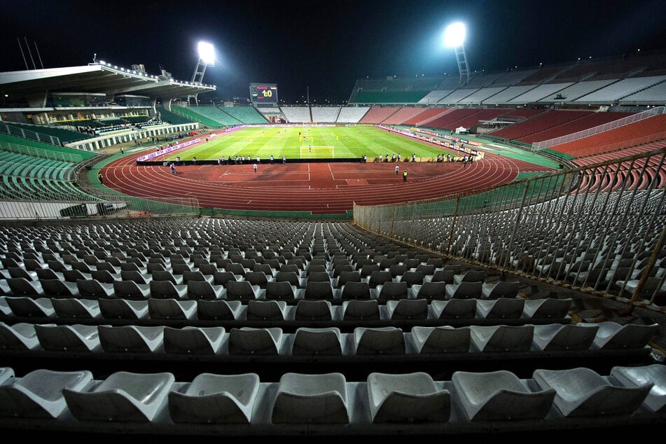 Ungarn, Budapest: Blick in die nahezu leere Puskas Arena während des Fußballgruppen- Qualifikationsspiels der FIFA Fussball-Weltmeisterschaft D 2014 zwischen Ungarn und Rumänien.
