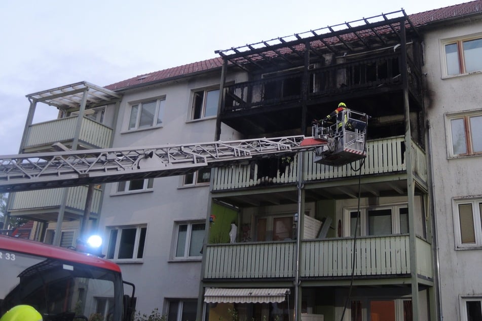 Schnell breitete sich der Brand auch auf die anderen Balkone aus.