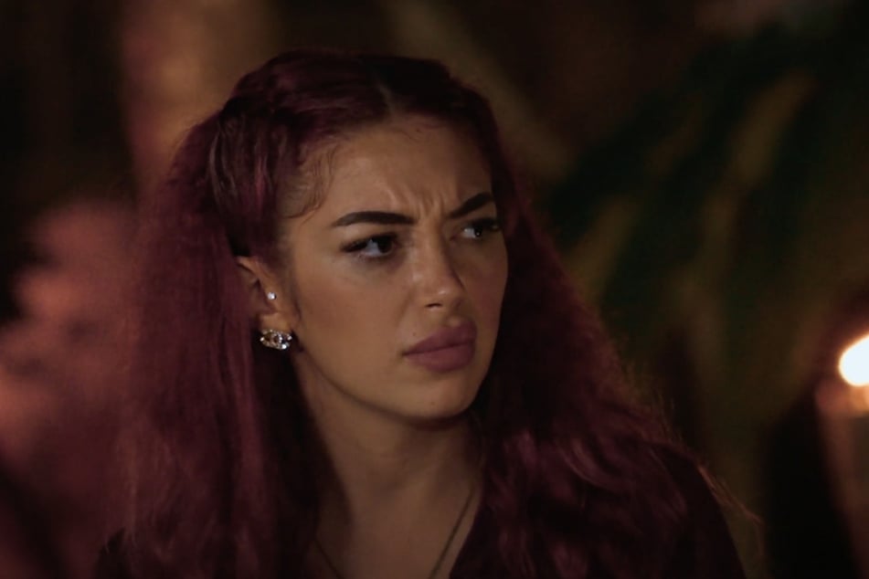 Ariel (22) weist jede Schuld von sich.