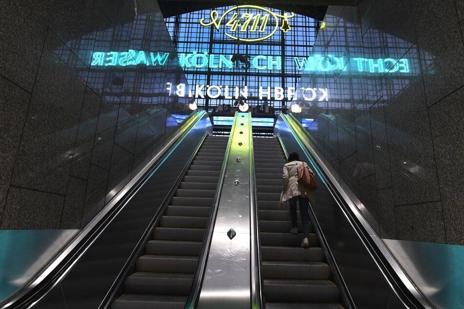Auch am Kölner Hauptbahnhof sind Rolltreppen nicht mehr wegzudenken. (Archivbild)