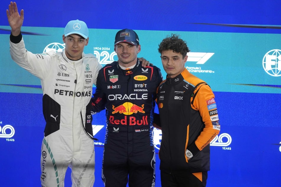 Gespielte Einigkeit nach dem Qualifying: Max Verstappen (M.) ist gar nicht gut auf George Russell (26, l.) zu sprechen.