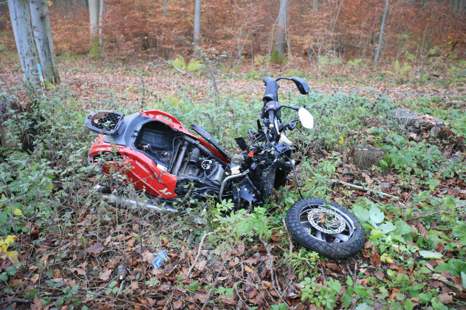 Motorradfahrer stirbt bei schlimmen Crash auf B247