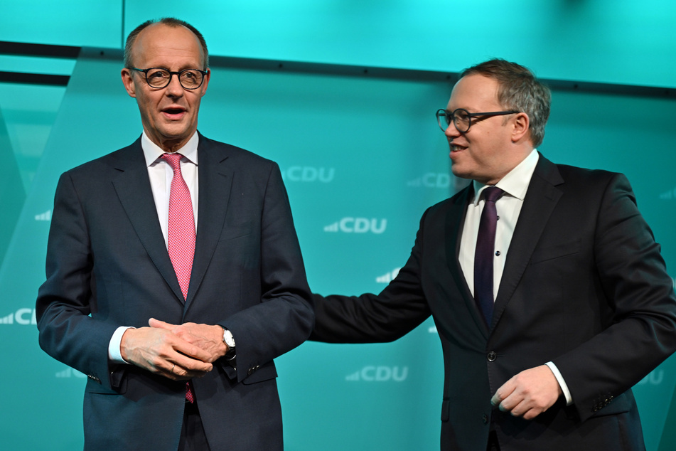 Thüringens Ministerpräsident Mario Voigt (47, r.) hat Friedrich Merz (69) verteidigt.