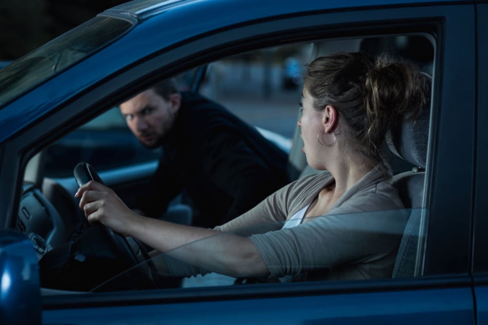 Für Unbekannte sollte die eigene Autotür lieber von Innen verschlossen sein.