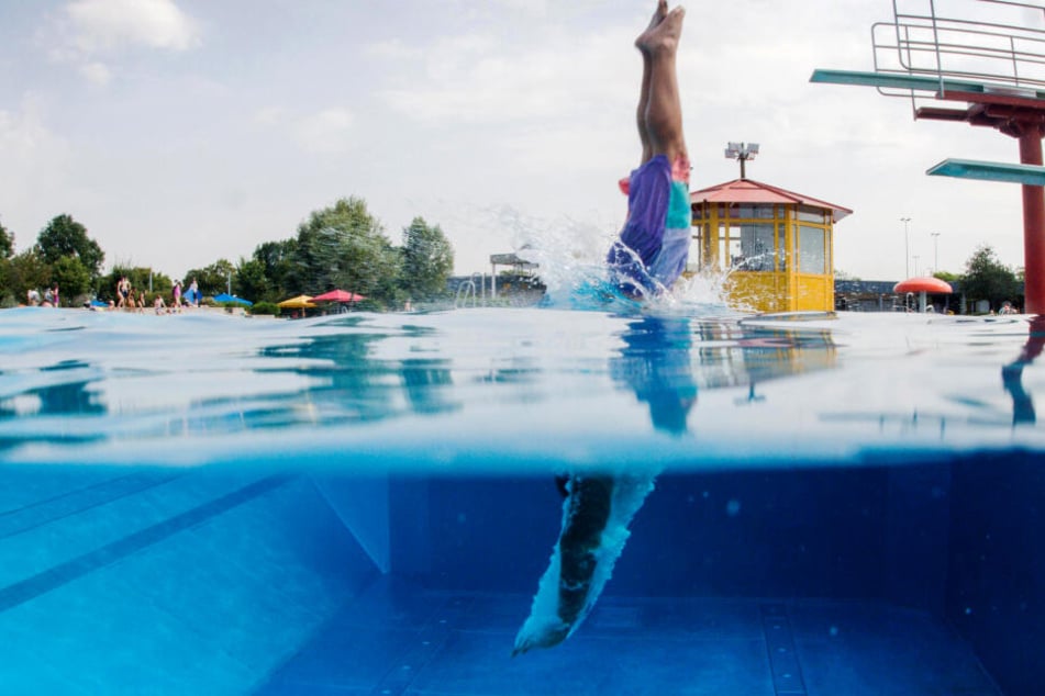 Die Schwimmbäder in NRW werden in den kommenden Tagen richtig voll.