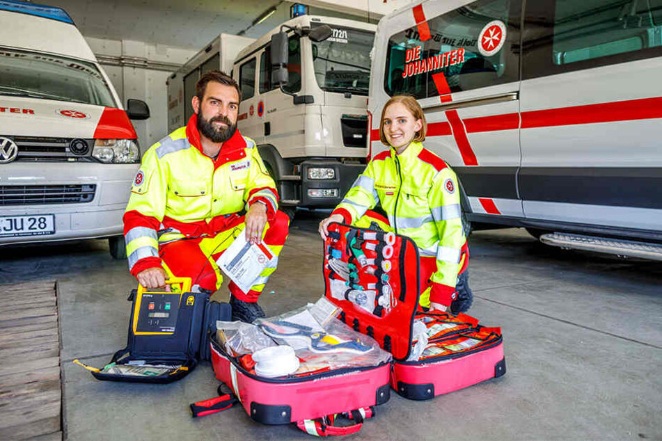 Danilo Schulz (35) und Svenja Kühmichel (23) von den Johannitern hoffen, ihre Ausrüstung bald per Fahrrad transportieren zu können.