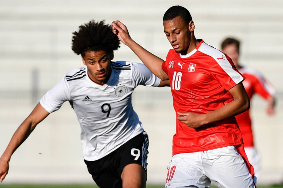 Dijibril (r.) soll einen Vertrag bis 2024 bekommen.