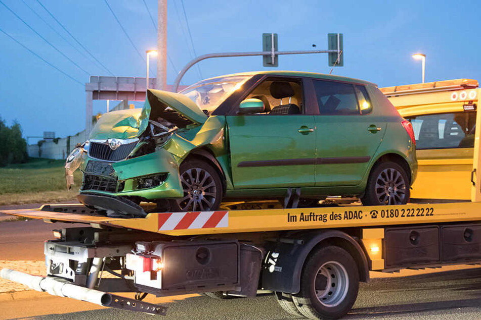 Bei dem Unfall entstand ein Schaden von etwa 50 000 Euro.