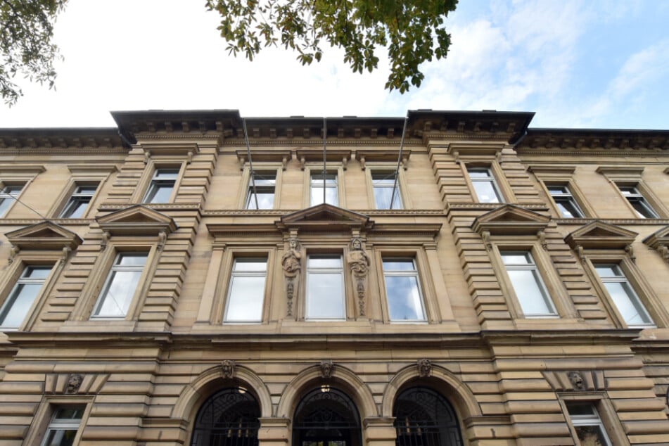 Der Prozess findet vor dem Landgericht Karlsruhe statt.