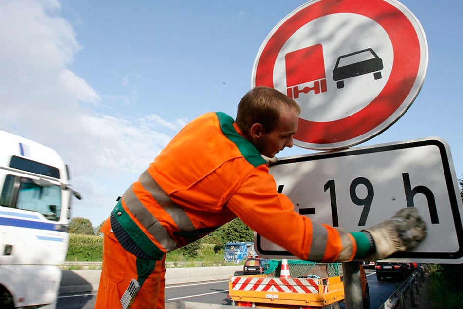 In Sachsen gibt es bereits zahlreiche Abschnitte mit Lkw-Überholverbot - zum Teil temporär.