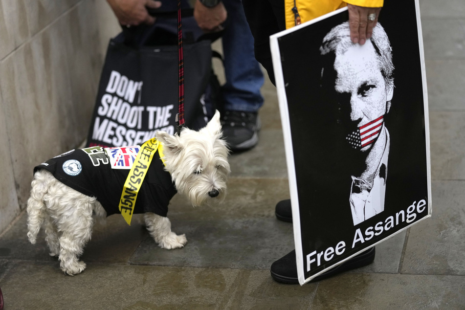 Demonstranten forderten am Mittwoch in London die Freilassung des Wikileaks-Gründer Julian Assange (50).