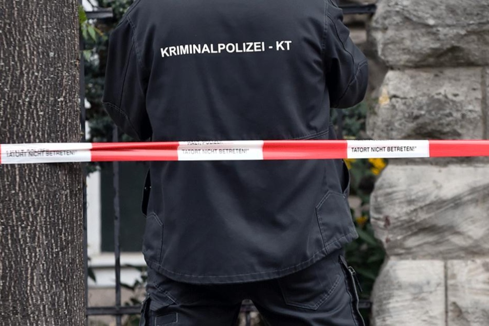 Die Polizei ermittelt zu der schrecklichen Tat.