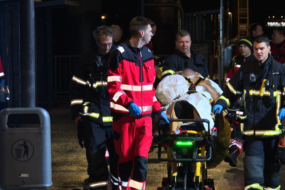 Der Arbeiter wurde mit einer Unterkühlung in ein Krankenhaus gebracht.