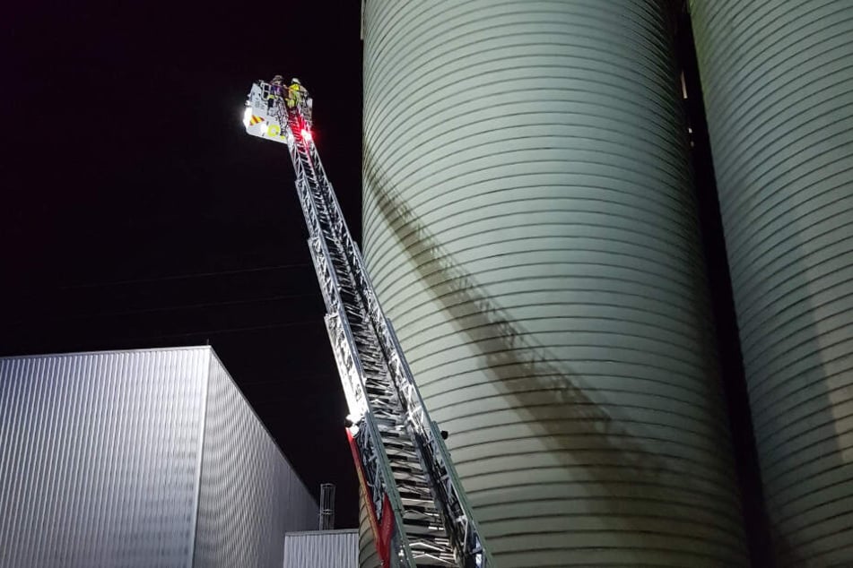 Das Silo in Recklinghausen ist etwa 25 Meter hoch und komplett gefüllt.