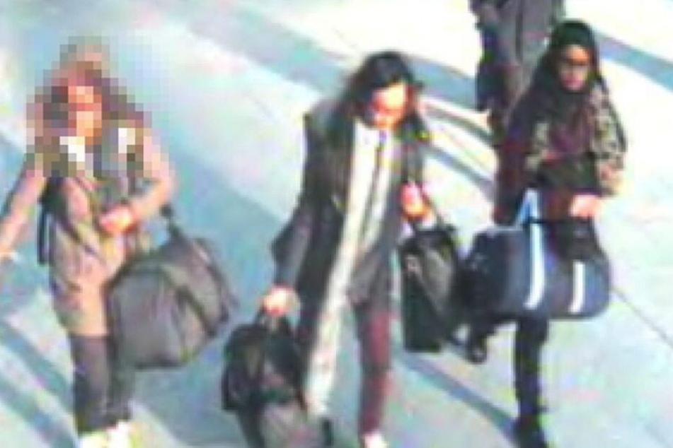 Shamima Begum mit zwei Freundinnen auf ihrem Weg nach Syrien.