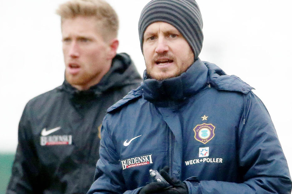 Sebastian Hertner rechtfertigte in den letzten beiden Spielen das Vertrauen von Trainer Hannes Drews (r.).