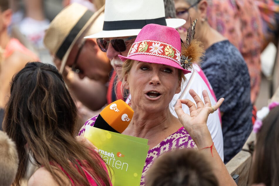 Andrea "Kiwi" Kiewel (61) lädt ihre Gäste am Sonntag zur großen "90er-Party" in den ZDF-Fernsehgarten ein.