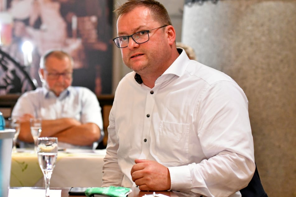 "Es zählt jeder Tag Sonne", sagt Hauptgeschäftsführer des sächsischen Hotel- und Gaststättenverbandes, Axel Klein. Die Gastwirte hätten bereits zuvor mit sinkenden Umsätzen zu kämpfen gehabt.