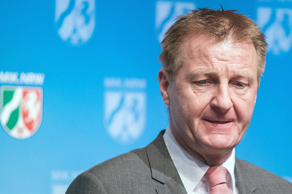 FDP und CDU werfen Innenminister Ralf Jäger grobe Fahrlässigkeit vor.
