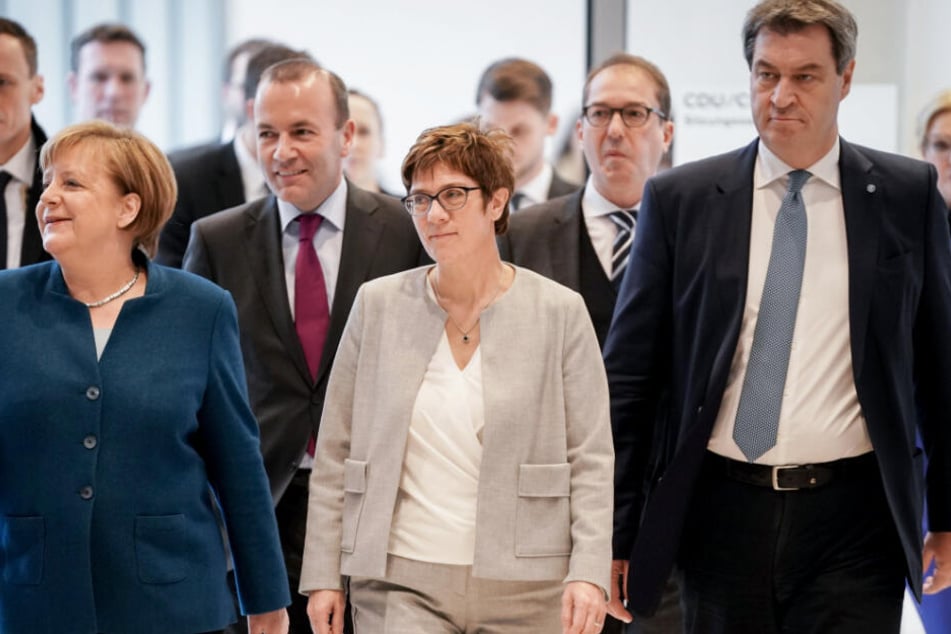 Auf Annegret Kramp-Karrenbauer (M.) und Markus Söder (r.) ruhen etliche Hoffnungen.