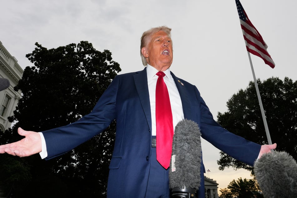 Der US-amerikanische Präsident Donald Trump (78) fordert die Hamas zu raschem Handeln auf.