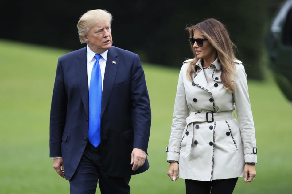 Körperdouble? Ist die Frau an der Seite von Donald Trump gar nicht Melania?