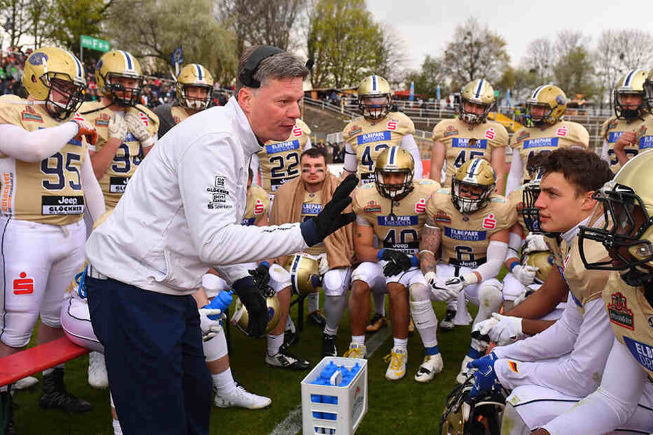 Coach Ulrich Däuber hat seine Monarchs eingehend auf den GFL-Auftakt gegen die Düsseldorf Panther vorbereitet.