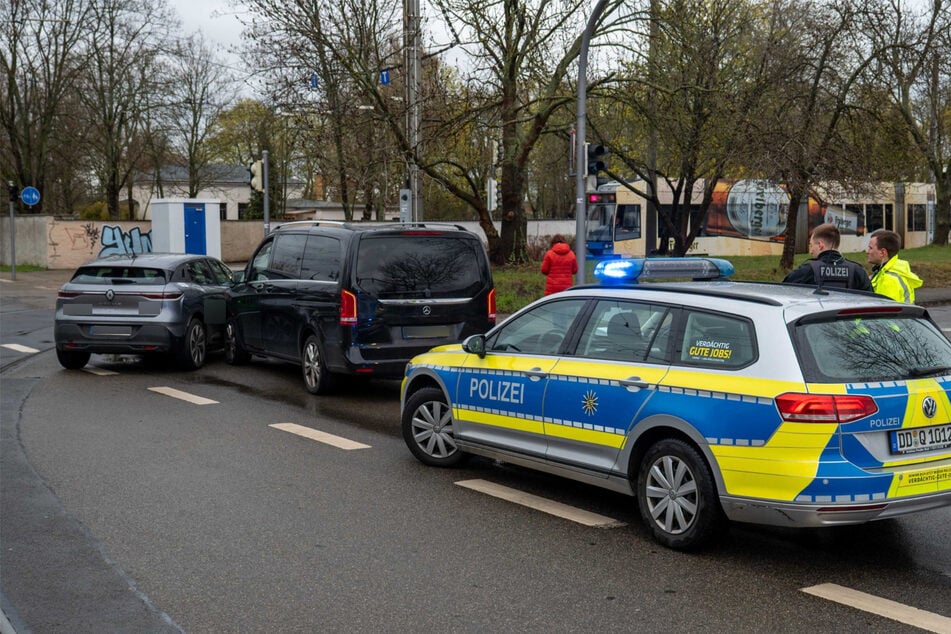Die Kreuzung Delitzscher Straße/Wölkauer Weg war deshalb kurzzeitig durch die Polizei gesperrt.