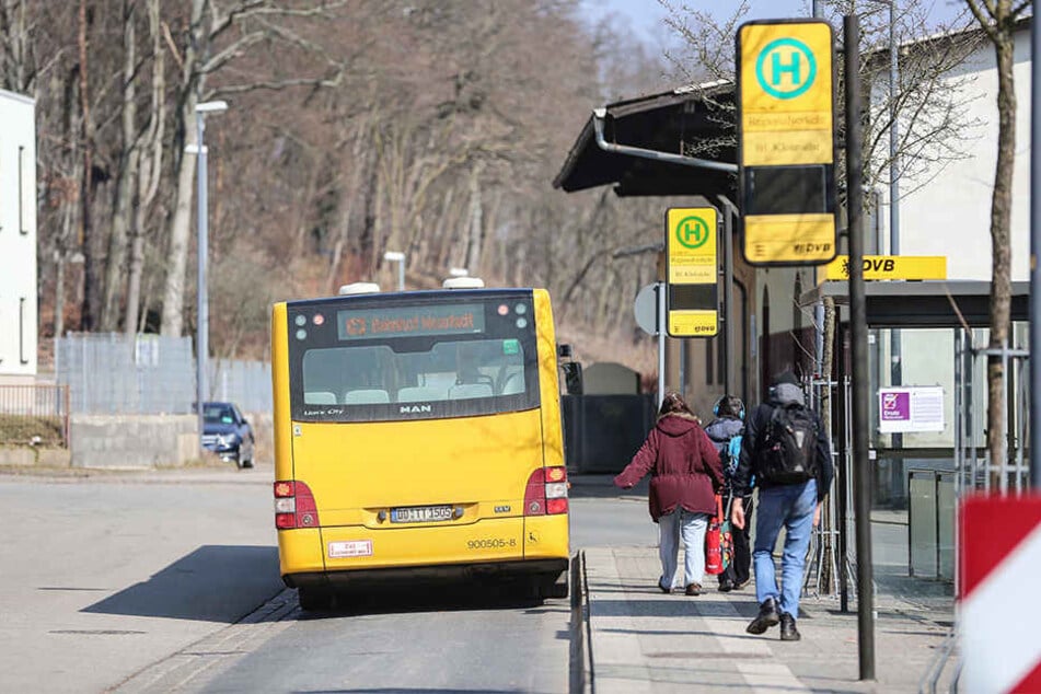 Fahrgäste müssen zwischen Airport und Bahnhof Neustadt weiter auf den Bus umsteigen.