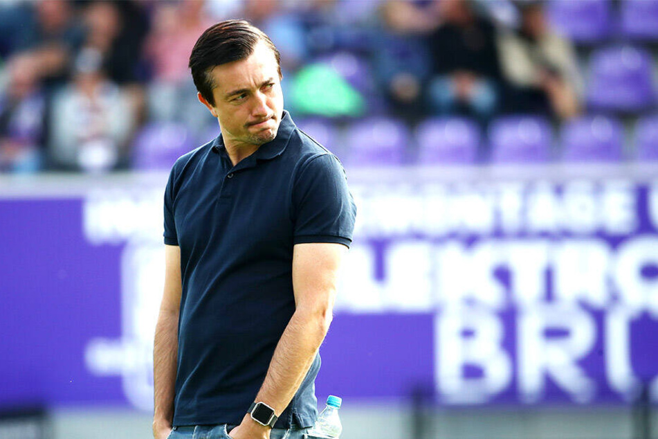 Daniel Meyer schaut etwas skeptisch. Unter seine Regie hat Aue noch nie ein Vorbereitungsspiel verloren, den scharfen Start dann aber in den Sand gesetzt. Das soll morgen anders werden.