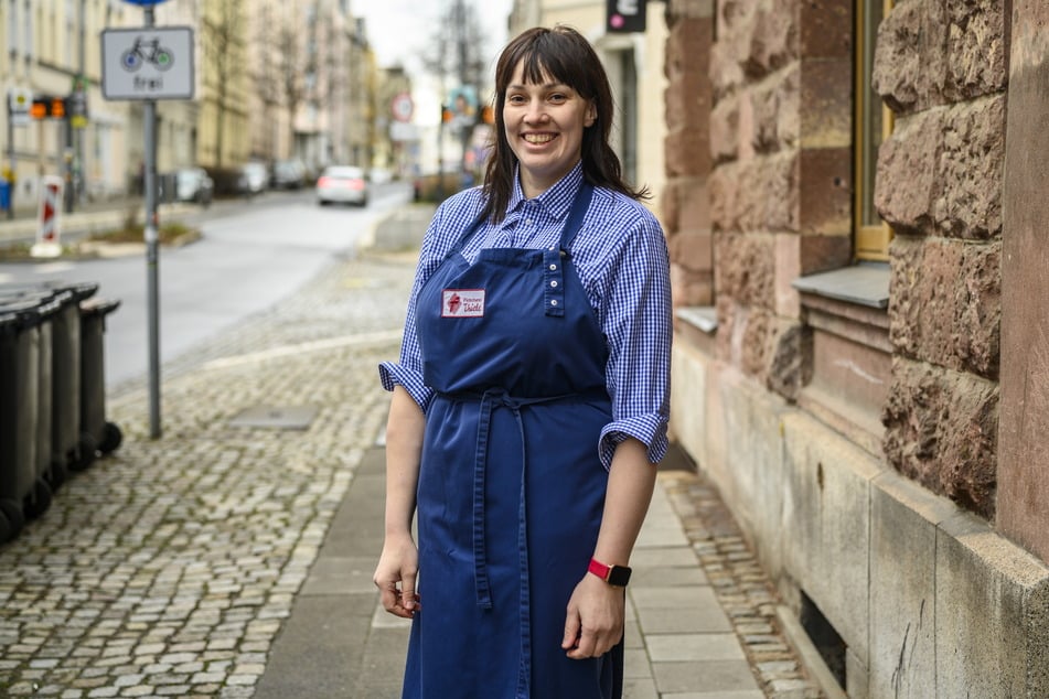 Nora Seitz (40, CDU) vor ihrer Fleischerei auf der Zietenstraße.