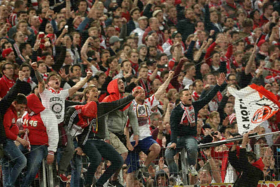 Wann dürfen die FC-Fans - wie hier 2014 - den Aufstieg bejubeln? Hoffentlich nach einem Heimspiel!